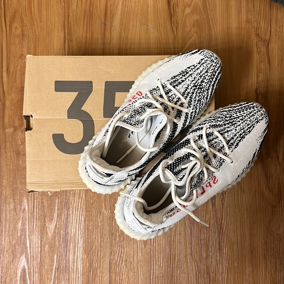 Yeezy “Zebra” V2Lightly UsedW/Box